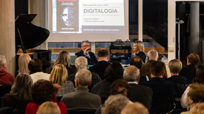Il Caffè Letterario Codroipese mi ha invitato a presentare Digitalogia - Gabriele Gobbo